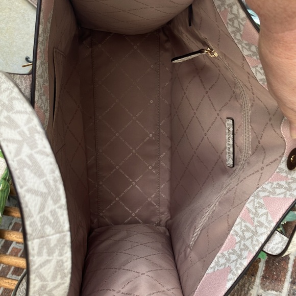 💕Authentic Michael Kors Kenly tote bag with strap - Picture 8 of 12